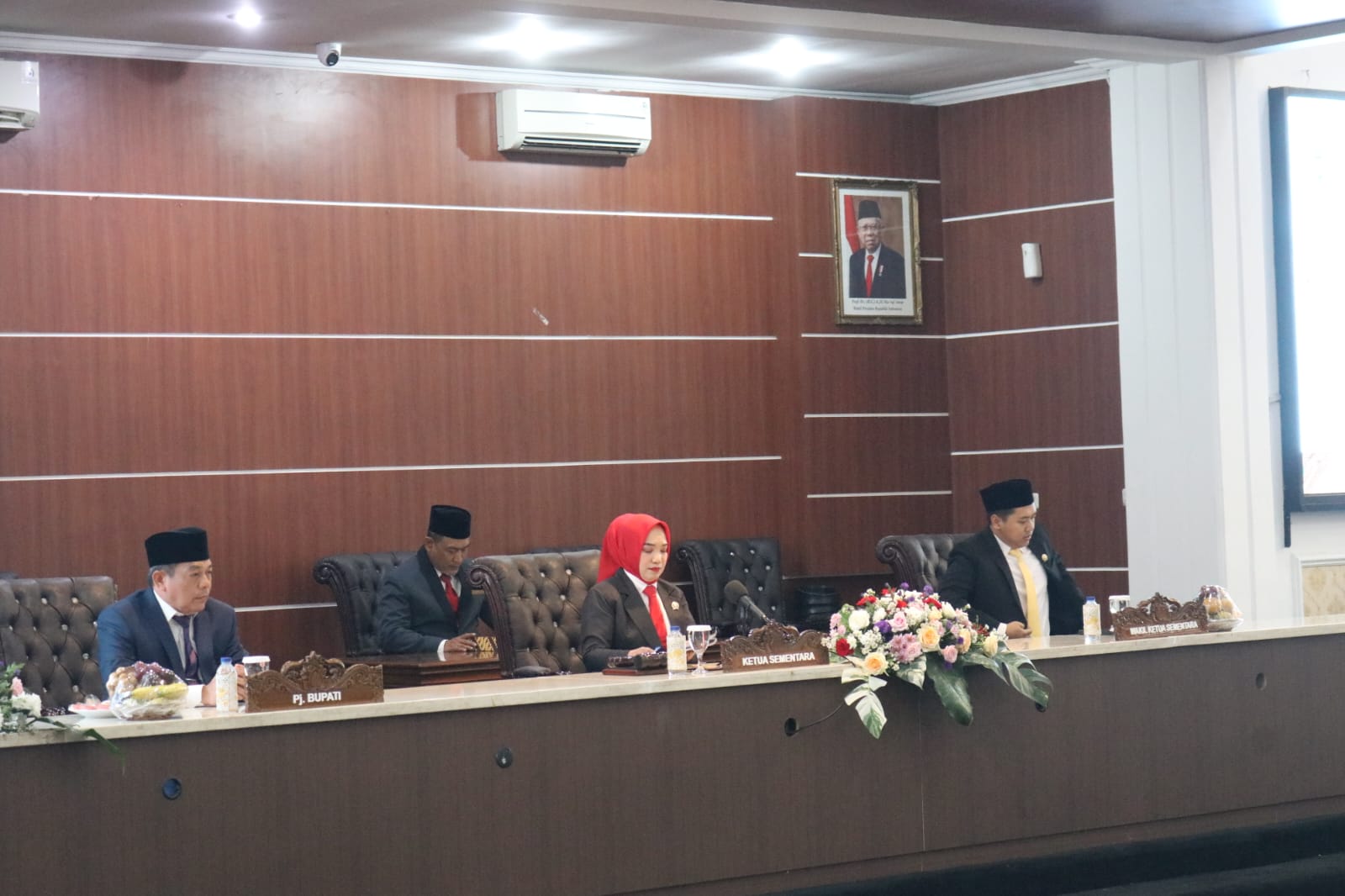 Ketua Sementara DPRD Purwakarta Pimpin Rapat Paripurna Mendengarkan Pidato Kenegaraan Presiden dan Mengumumkan Pimpinan Fraksi 2024-2029