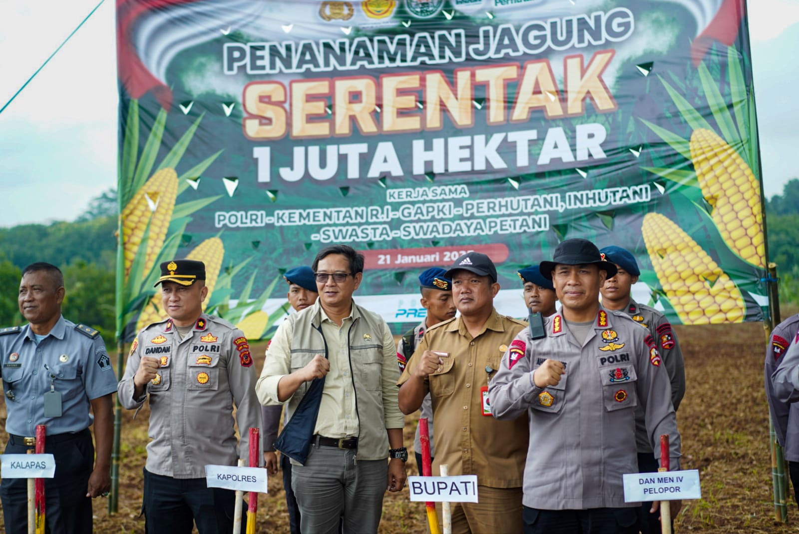 Ketua Fraksi Gerindra Menghadiri dan Mengikuti Penanaman Jagung Serentak 1 Juta Hektar
