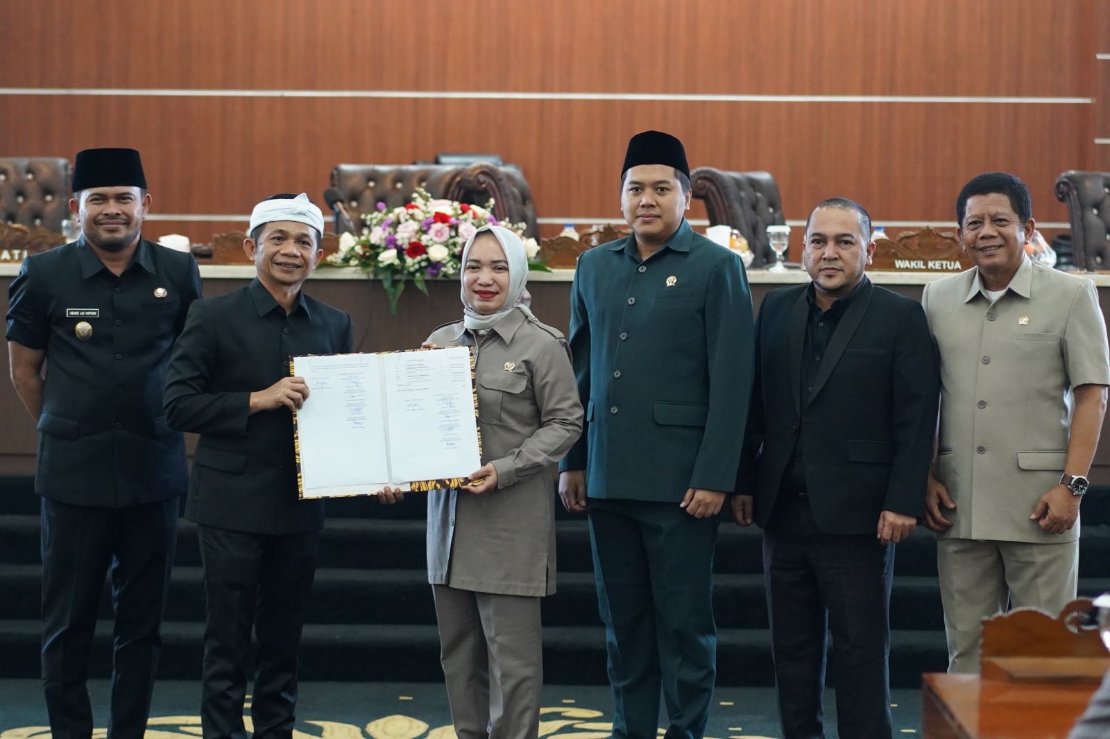 DPRD Bersama Bupati Purwakarta Setuju Raperda tentang Perubahan APBD TA 2025 Menjadi Perda