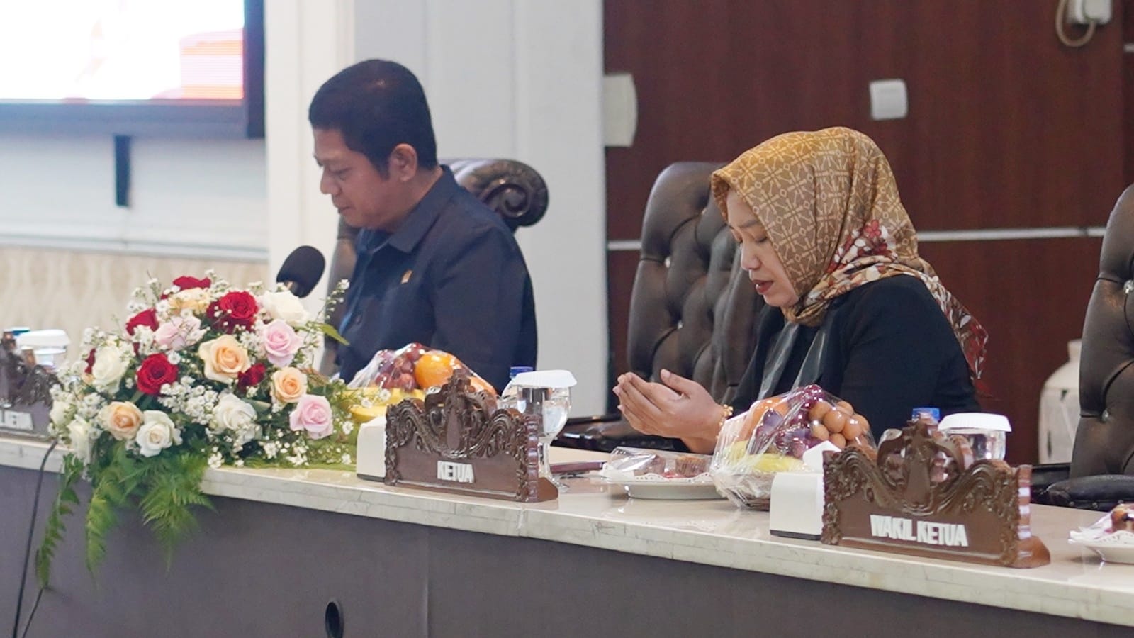 Full, Sehari Penuh Sekretariat DPRD dan Anggota DPRD Mengadakan Rapat Hingga Malam Hari