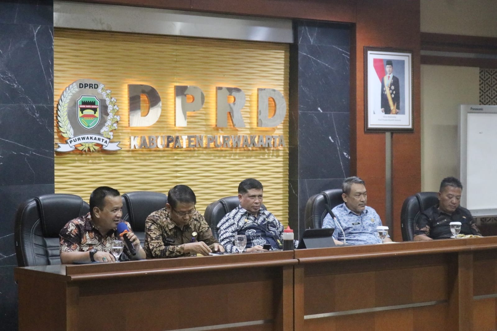 Sekwan Pimpin Rapat Evaluasi Kinerja tahun 2024 di Lingkungan Sekretariat DPRD