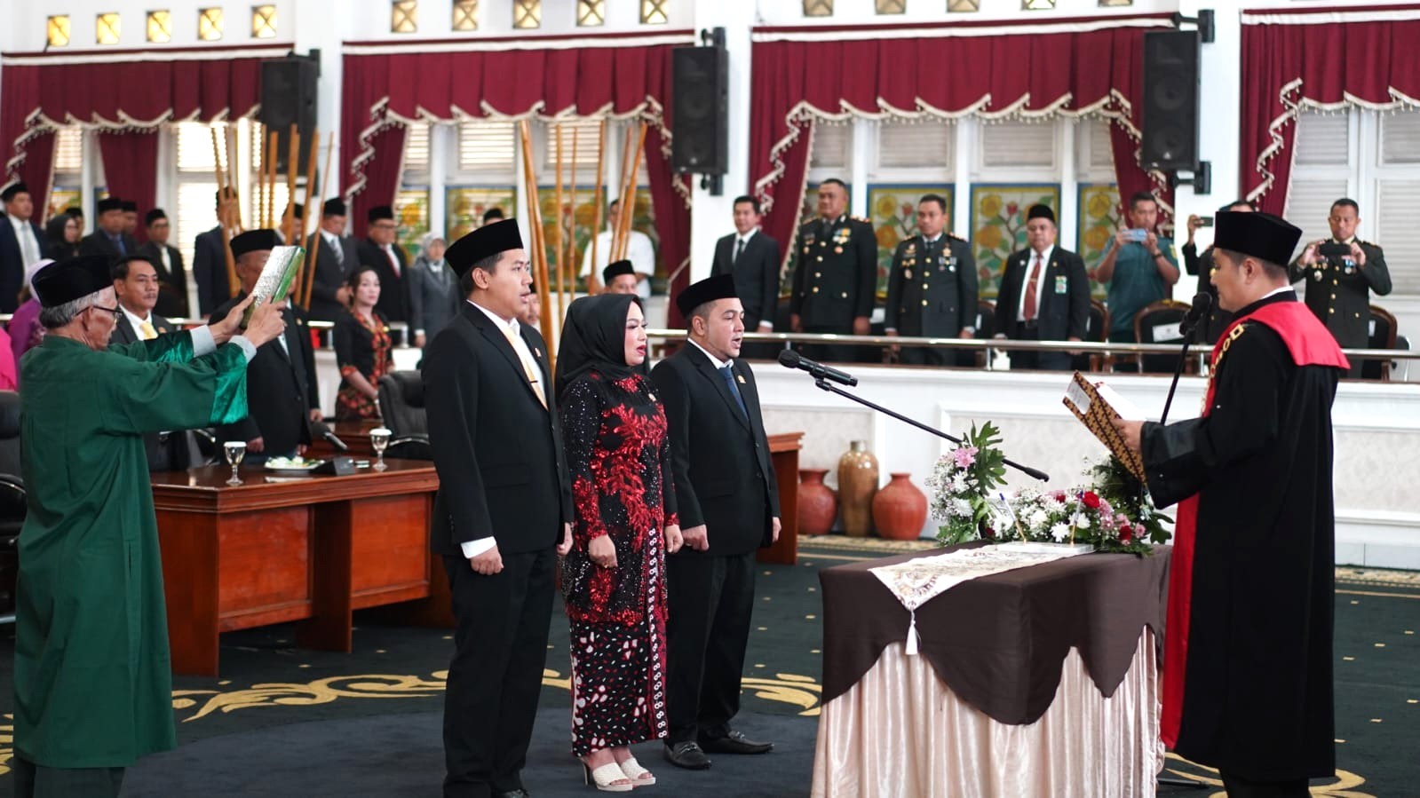 Sri Puji Utami Dari Partai Gerindra Resmi Dilantik Menjadi Ketua DPRD Purwakarta Bersama Dua Wakil Ketua