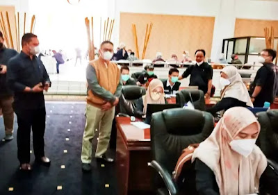 Pimpinan DPRD Purwakarta Pantau Kegiatan Vaksinasi di Gedung Dewan