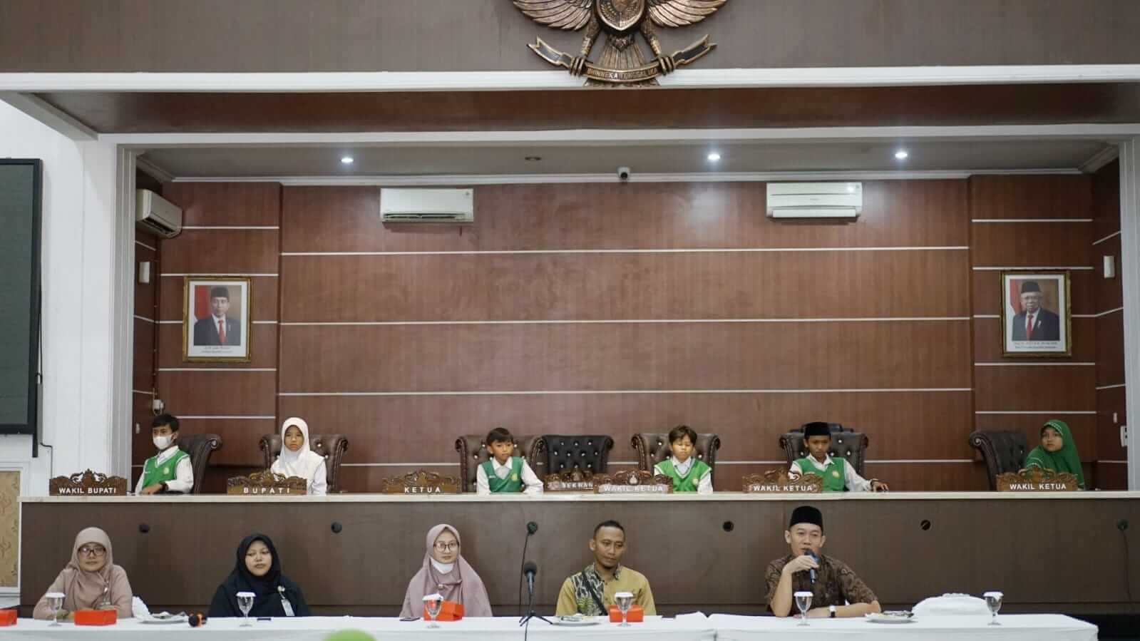 Murid SDIT Al Bina Purwakarta Mengadakan Outing Class ke DPRD