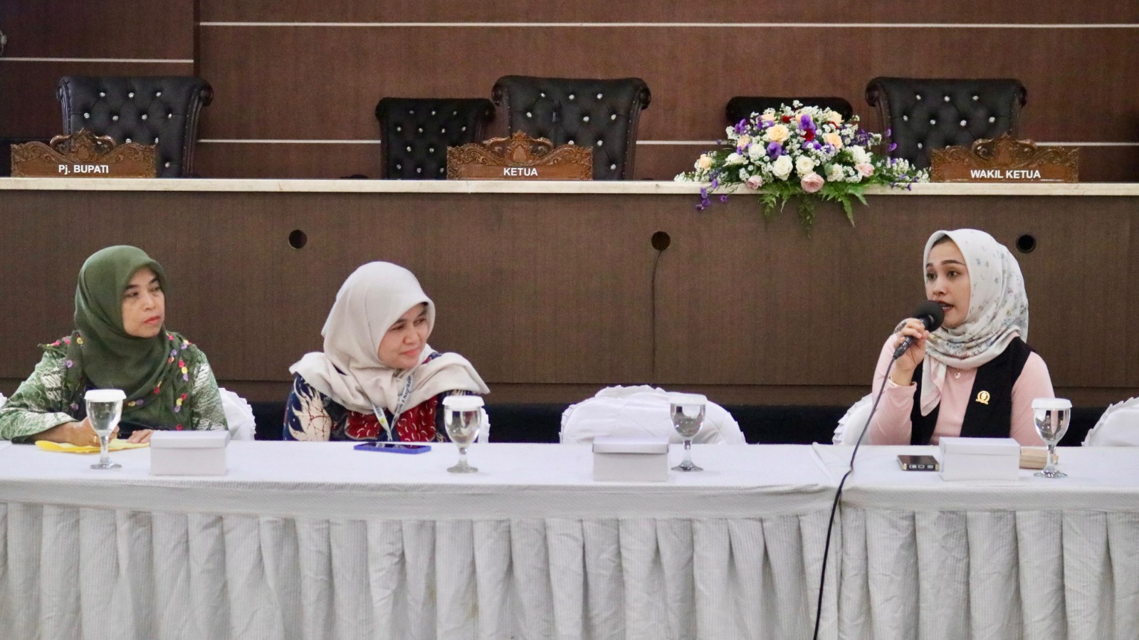 Murid SDN 8 Nagri kaler Kecamatan Purwakarta mengadakan Outing Class ke DPRD Purwakarta